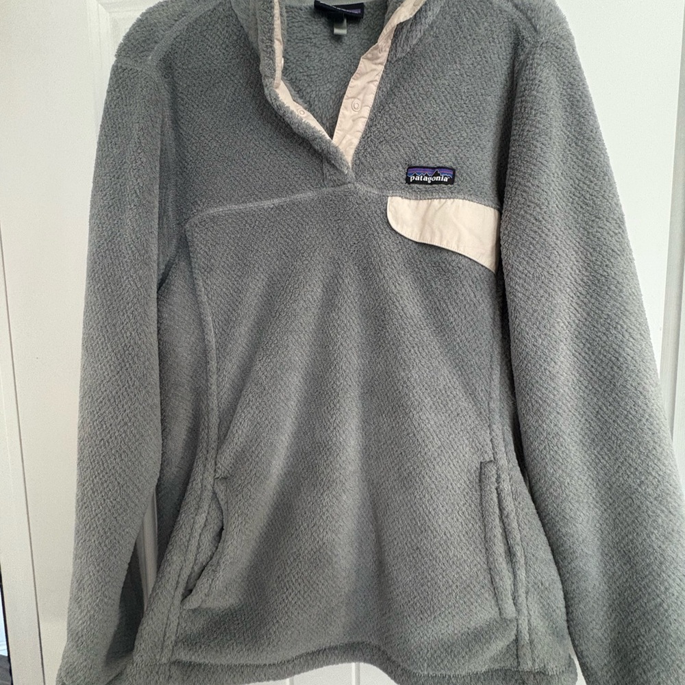 Patagonia Light Gray Fleece Jacket with Cream Trim